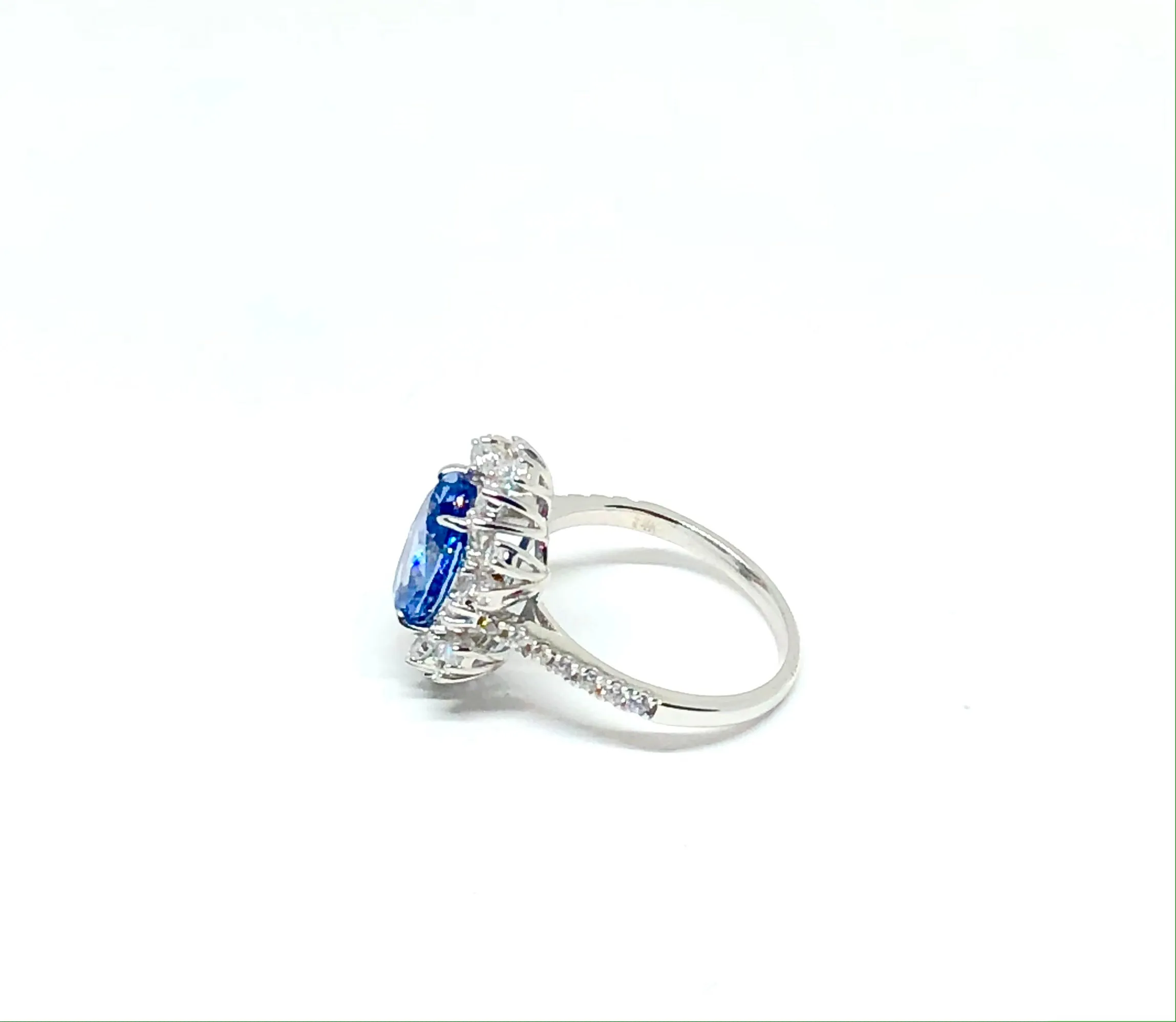 14K White Gold 4 1/2Ct Blue Oval Flower Ring