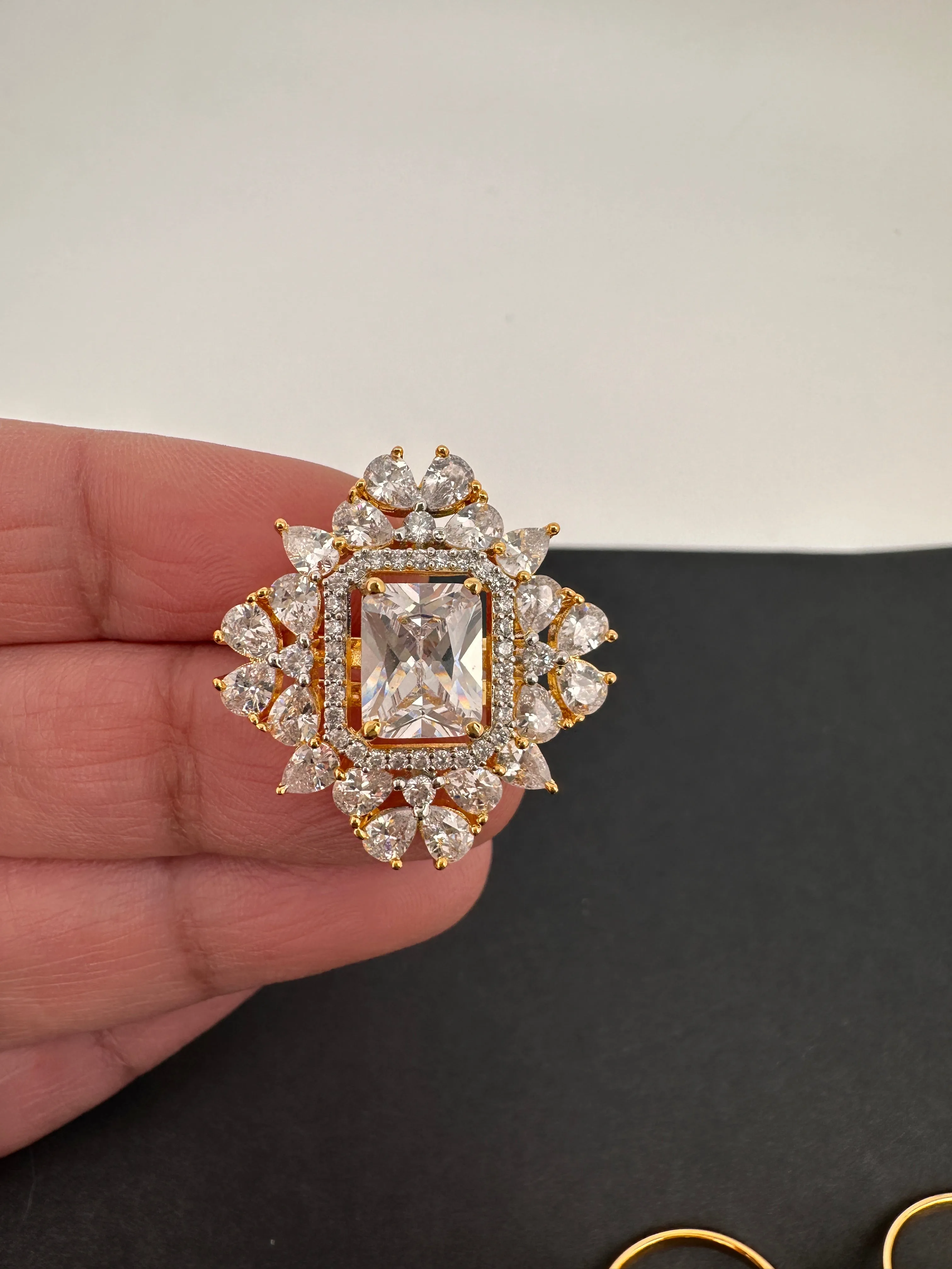 AD Adjustable Color Stone Cocktail lRing