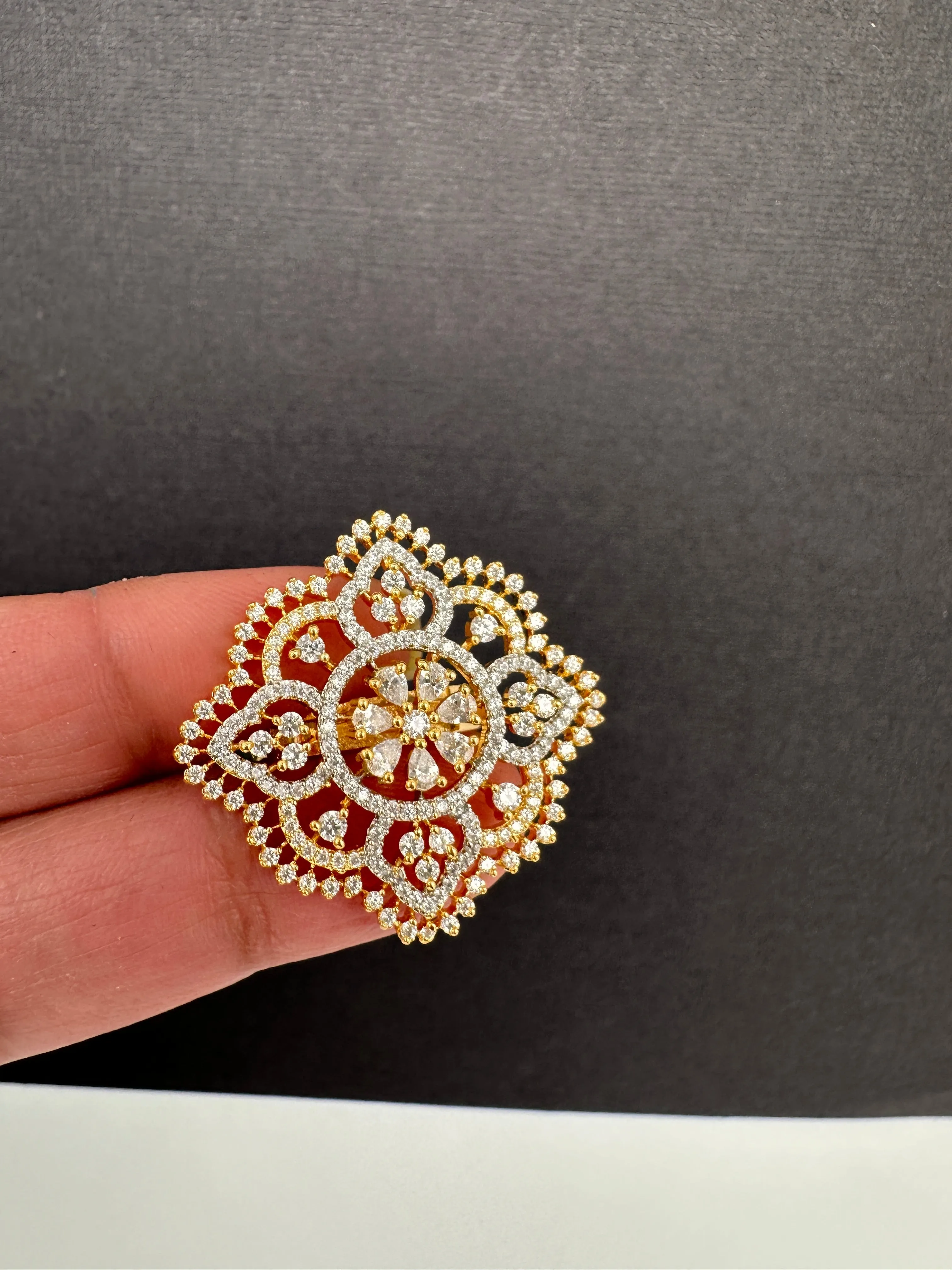 AD  Adjustable Color Stone Cocktail lRing