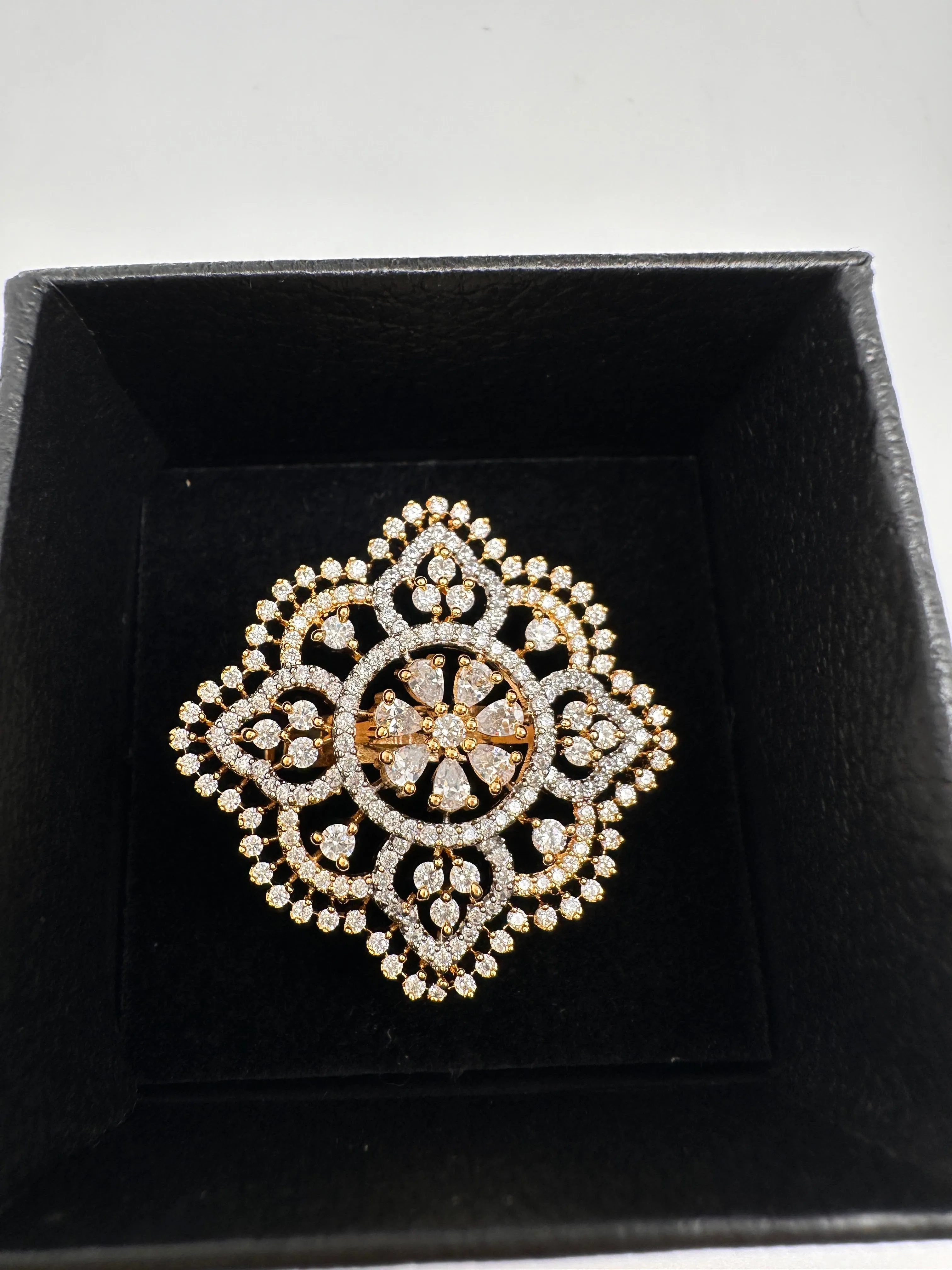 AD  Adjustable Color Stone Cocktail lRing