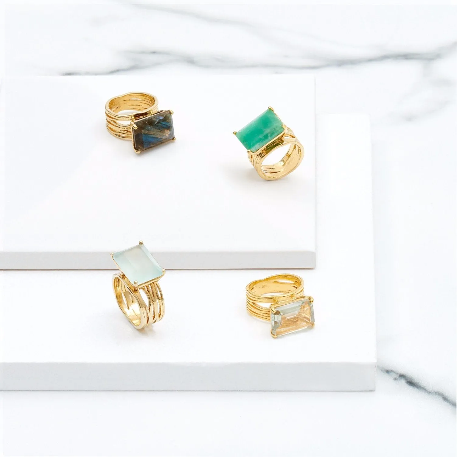 Gold Ring Aqua Chalcedony Pietra