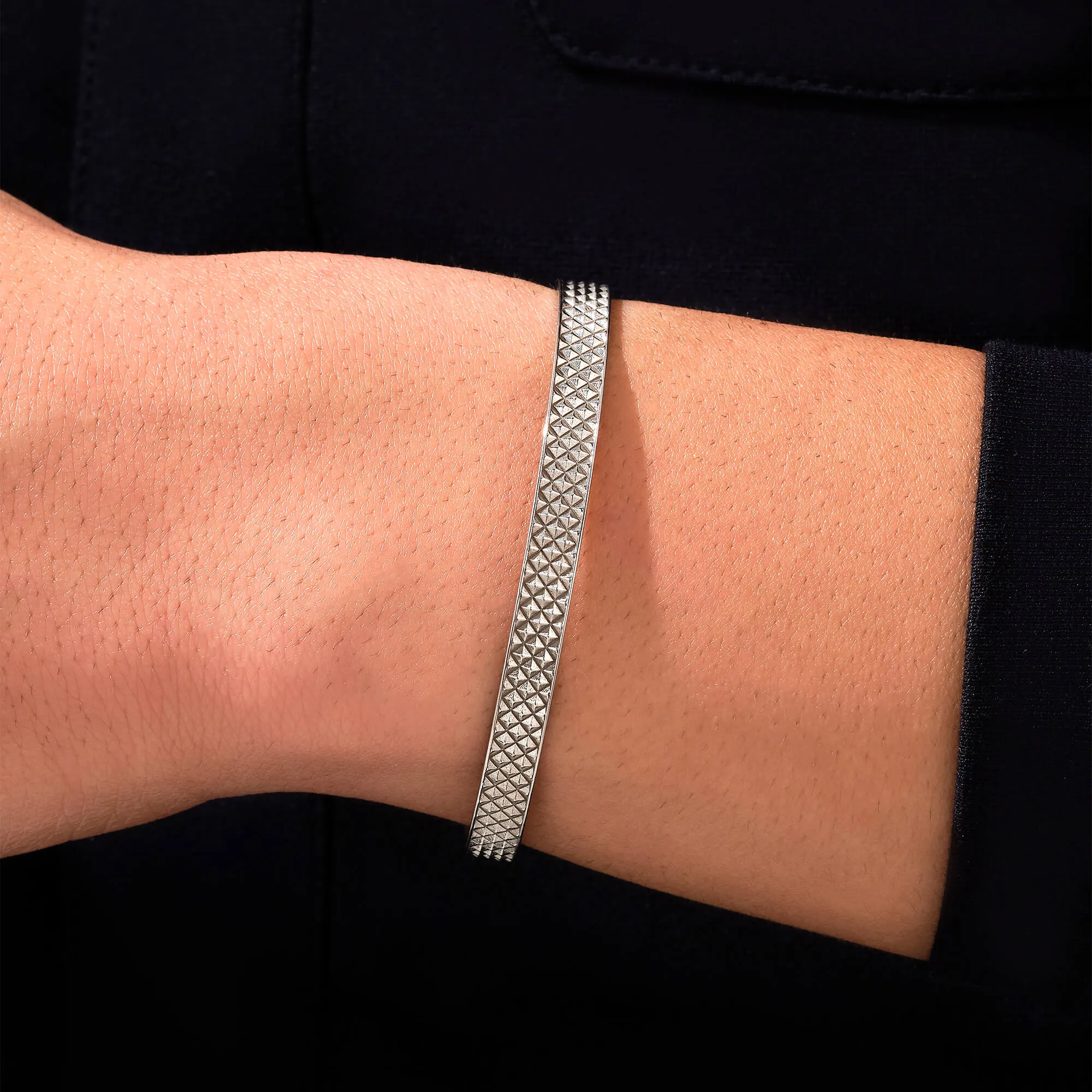 Minimal Pyramid Cuff in Gold