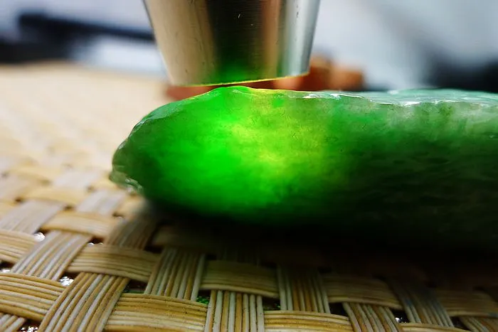 Natural Jade Rough Jadeite Raw (123g,7.5X4.7X2.1cm)