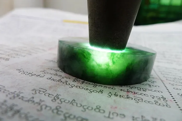 Natural Jade Rough Jadeite Raw (95g,5.3X1.3cm)